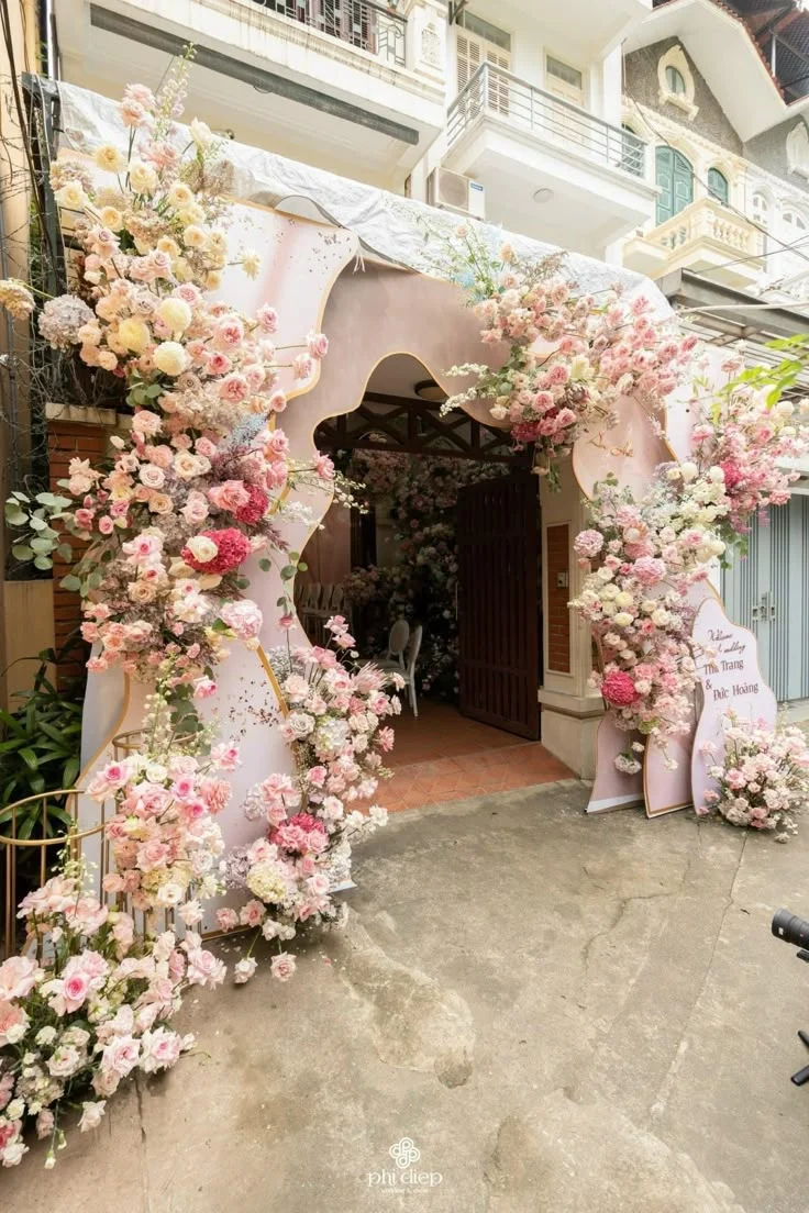 cong cuoi mau hong